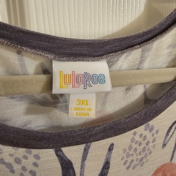 Lularoe 3x Tulip Blouse - Picture 3 of 4